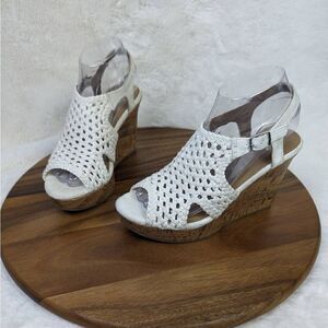 NWOT So Women’s 7.5 White Taffy Canvas Wedge Open Toe Sandals Heels